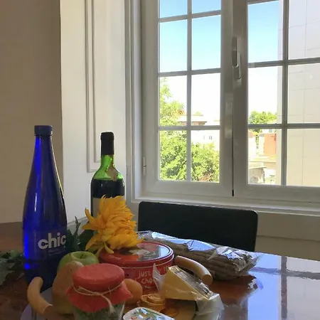 Апартаменти Lavra Tram